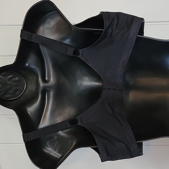 Uniqlo beautiful black eyelet lace wireless bra, 34/36DDD - Picture 4 of 7